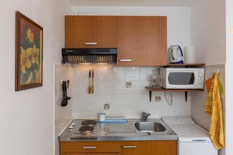 Apartments Milanović are located in Cavtat, a quiet little town with rich cultural and historical heritage, beautiful beaches and scenery, just 15 minutes ride to Dubrovnik's Old Town. Each unit has a WiFi access, air-conditioning, SAT TV and a priva...