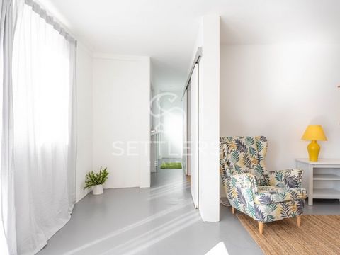 1 bedroom single storey house, in a quiet residential neighborhood, just 9 minutes from the center of Cascais and the beaches, and 2 minutes from access to the A5. Fully oriented to the Northeast/South, providing it with a unique brightness, it was c...