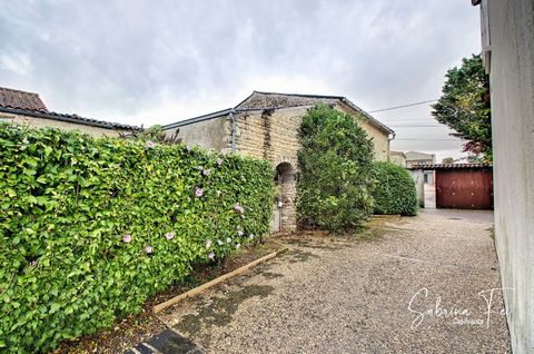 Vous rêvez de tranquillité, d'espace et d'authenticité ? Cet ensemble immobilier unique, niché au cur de la charmante commune de Saint-Médard-d'Aunis, en campagne, est fait pour vous ! Sur un terrain de près de 1 800 m², découvrez deux maisons dont l...