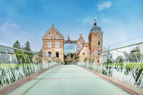Welkom in ons prachtige, warme chalet, een knus toevluchtsoord met een uniek wandontwerp in de woonkamer dat een uitnodigende charme toevoegt aan uw verblijf. Met drie ruime slaapkamers biedt het comfortabel plaats aan gezinnen of groepen vrienden. D...