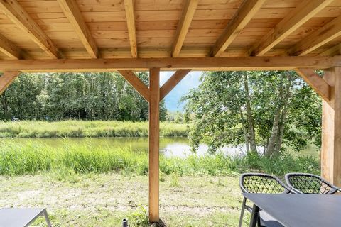 Just steps from a peaceful lake beach, this inviting holiday home in Simonshaven is perfect for four guests seeking a quiet getaway close to nature. With a fishing spot right outside the door and the lively centers of Brielle and Hellevoetsluis nearb...
