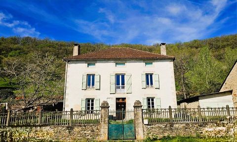 Maison de charme à saisir dans village médiéval Caylus