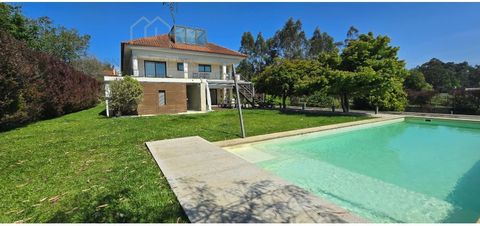 Moradia T4 de luxo com piscina e jardins para venda, Santa Maria da Feira. Com um maravilhoso jardim, piscina, horta e pomar, com total privacidade, aliado ao conforto e requinte da moradia, aqui encontra a casa perfeita para toda a família. A moradi...