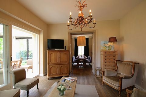 Des frais optionnels de services et utilités d'un montant de EUR 130,00 seront facturés avant votre arrivée. Les détails sont fournis ci-dessous. Cette charmante maison de vacances du XVIIIe siècle à Virton offre un havre de paix, alliant caractère e...