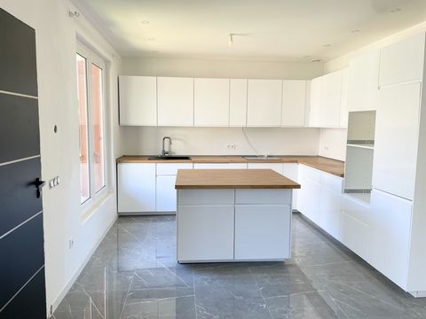 Située dans un secteur très prisé de Soisy-sous-Montmorency, Agence Principale vous propose à la vente ce pavillon individuel entièrement rénové. IL se compose d'un séjour, une cuisine aménagée et équipée de type US, une chambre, une salle d'eau avec...