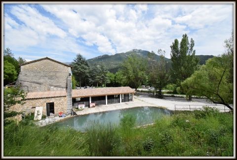 Castellane Gorges Du Verdon 2 hangars, hôtel, restaurant, deux villas 5 ha de flan de colline visite Visite 3 et 4 juillet 7 et 8 aout