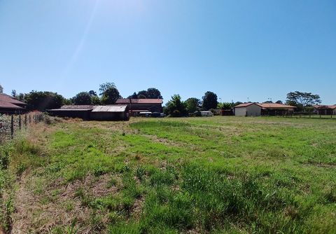 Au centre de Laluque 2400 m² constructibles