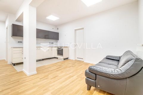Kraljevićeva street, newly renovated and completely renovated three-room apartment 86.84 m2 in the basement of a well-maintained residential building from 1994.It consists of an entrance hall, three comfortable bedrooms, a dining room, an open space ...