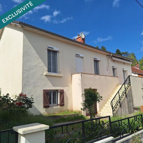 Pavillon 3 chambres avec beau jardin arboré et vue dégagée.