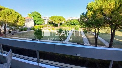 ROYAN 17200. Agréable appartement de 72 m² habitable avec balcon. A 500 m du marché central et de la grande plage