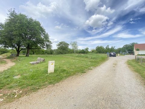 Terrain plat viabilisé en site touristique