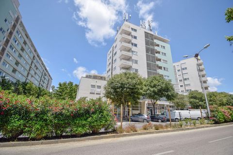 T2 na Alta de Lisboa com Vista Desafogada e Excelente Localização Este apartamento de 2 quartos situa-se numa das zonas mais procuradas da capital, a Alta de Lisboa, ideal para quem valoriza conforto, acessibilidade e qualidade de vida Com áreas bem ...