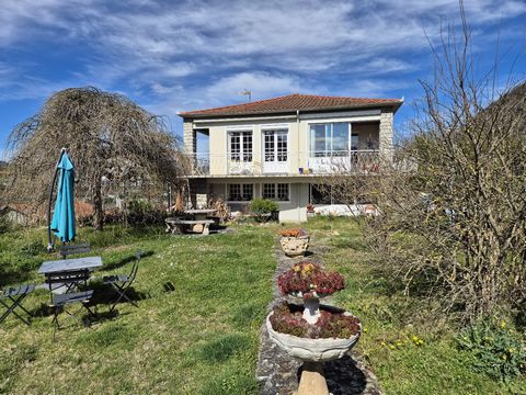 Maison avec grand jardin et garage