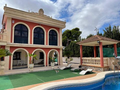LUXE VILLA IN MONFORTE DEL CID – EEN UNIEKE KANS IN ALICANTE ~Prijs: 465.000 €~Bebouwde oppervlakte: 250 m²~Terras: 40 m²~~Bent u op zoek naar uw droomhuis op een bevoorrechte locatie, met alle comfort die u zich kunt voorstellen? Dit is jouw thuis!~...