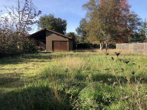TERRAIN CONSTRUCTIBLE 676 m2 AVEC DEPENDANCE