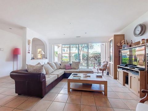 Villa 4 faces de plain-pied avec jardin et piscine chauffée