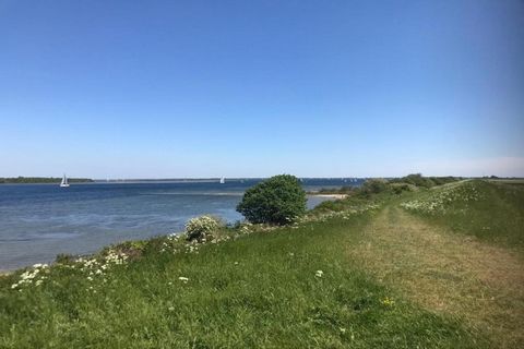 Située dans la plus pittoresque région de Schouwen-Duiveland, cette grange magnifiquement aménagée offre une escapade paisible et durable au cœur de la Zélande. Cette petite maison chaleureuse allie charme rustique et confort moderne. Elle dispose d'...