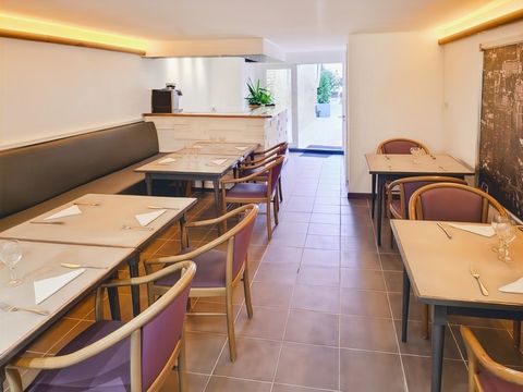 Murs et fonds de commerce à vendre CHAMPLITTE (70) Restaurant avec terrasse et logement