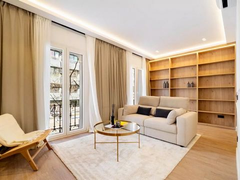 BARNES Madrid verkoopt dit luxe appartement van 115 m² in een van de beste woonwijken van Madrid: de wijk Goya. De woning is volledig gerenoveerd en combineert hedendaags design met hoogwaardige afwerkingen, wat zorgt voor een perfecte balans tussen ...
