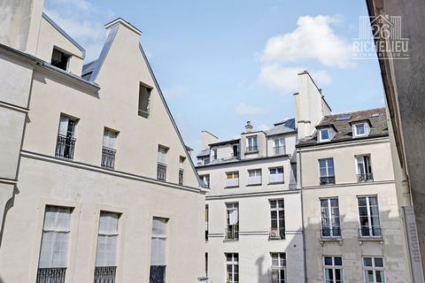 Zeldzame locatie - Rue du Roi de Sicile - In een goed onderhouden condominium, gelegen op de 2e verdieping, kom en ontdek dit tweekamerappartement dicht bij het metrostation Saint Paul. Met een oppervlakte van 30,15 m2 bestaat het uit een entree, een...