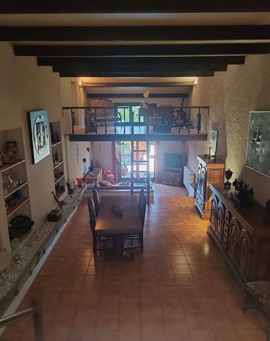 Gros potentiel à la campagne, maison À la recherche d’un havre de paix à la campagne ? Découvrez cette grande maison de caractère à Gircourt-lès-Viéville, idéale pour une famille, le télétravail ou une résidence secondaire. Espaces g...