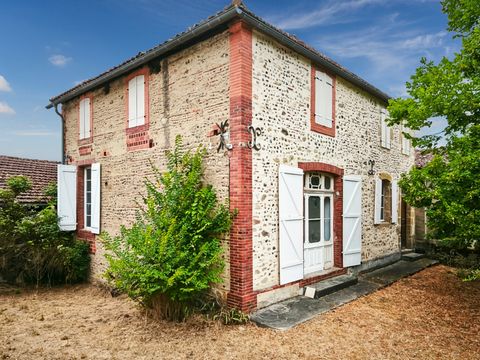 Dpt Gers (32), à vendre SAINT MONT Maison ancienne T4 de 160 m² habitables en plain pied + grenier aménageable + grange attenante sur 726 m² de terrain