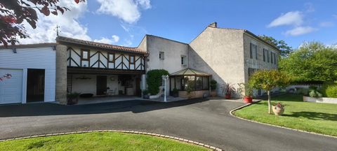 Maison de caractère proche de SAINT JEAN D'ANGELY