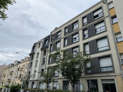 Ideally located in the sought-after district of St-Thérèse close to transport and commerce FOR INVESTOR: Furnished studio of 34 m2 in a senior residence of 2014 with all services and activities included. This property is sold rented with a 9-year com...