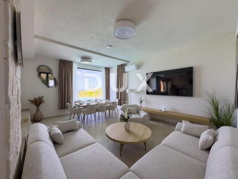 EILAND PAG, POTOČNICA - luxe villa met zwembad op 20 meter van de zee Op een unieke en rustige locatie in het dorp Potočnica op het eiland Pag, staat een ware mediterrane schoonheid: een villa met moderne architectuur die op indrukwekkende wijze hede...