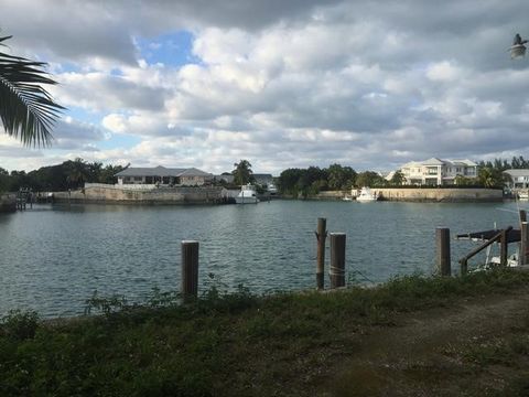 Situado en el extremo sureste de Nassau, New Providence, Port New Providence es una comunidad residencial cerrada que ofrece vida frente a la playa y frente al canal. Port New Providence se desarrolló en la década de 1980. Port New Providence es una ...