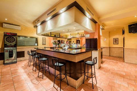 Discotheque for sale in , Fuengirola with 2 bathrooms and with orientation east. Regarding property dimensions, it has 124 m² built and 124 m² interior. Has the following facilities amenities near, transport near, air conditioning, beachside, street ...