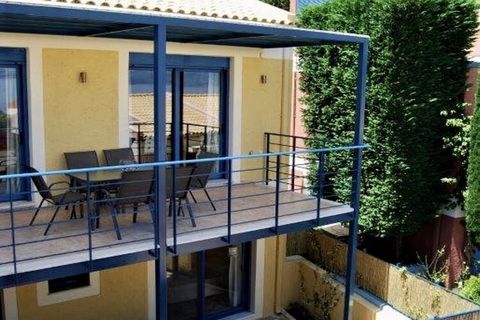 Das Bohemia Beach House (Verde Blu Resort) genießt eine erstklassige Lage an der Nordostküste von Korfu, im exklusivsten Teil der Insel. Diese Villa mit 2 Schlafzimmern verfügt über einen großen gemeinsamen Außenpool, einen großen Balkon und einen Pa...