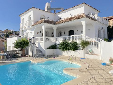 486,000€ | 300 m2 | 5 bedrooms | 3 bathrooms | garage | bbq | pool | garden | The villa is situated on a plot of 800 m2, it has an area of 300 m2 distributed over 3 floors, porch and terraces. Private pool next to barbecue area, with outdoor kitchen ...