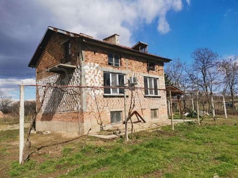 For more information call us at ... or 032 586 956 and quote property reference number: Plv 78459. Responsible broker: Petar Petalarev Partially renovated house (189 sq.m.) with a large yard (2030 sq.m.) with fruit trees, a well and an outbuilding (9...