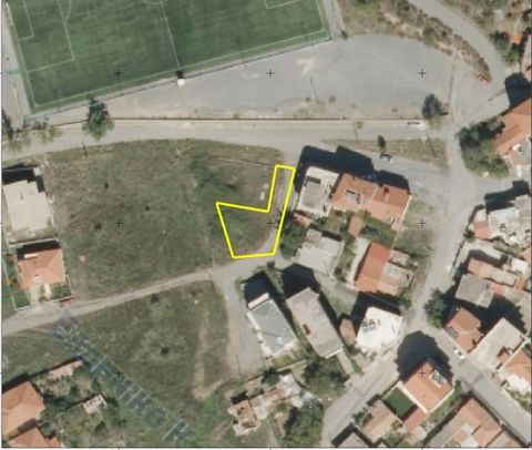 Tripoli, Kartsova. For sale a plot  of 365,57 sq.m. within a city plan with building factor 1.2, built 438 sq.m. The plot is below the Daphne Stadium and has access to roads and sidewalks from all four sides. This area in Tripoli has risen a status a...