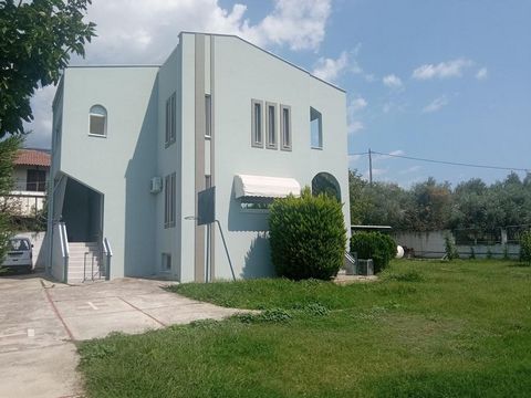 House for sale in Volos, Thessaly. The house is 212 sq.m., 3 levels, 3 bedrooms (1 master), 2 bathrooms, wc, on the plot 1 ,001 sq.m. Built in 1990, renovated in 2021. Has autonomous heating, natural gas or petrol, security door, awnings, unrestricte...