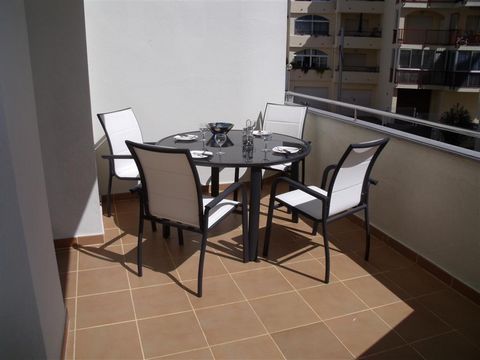 Dit mooie gemeubileerde en nieuw gebouwde appartement ligt in Roses, Costa Brava, in de provincie Gerona, Catalonia. Roses ligt aan de noordelijke kust van de Gulf of Roses en ten zuiden van Cape Creus. De accommodatie ligt in een gezellige woonwijk ...