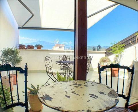 Messina, Giardini Naxos: A few steps from the sea, in an elegant and newly built building we offer the sale of a valuable 220 m2 attic floor with an amazing view of Etna and the sea. The penthouse measures 220 square meters and inside it offers a bri...