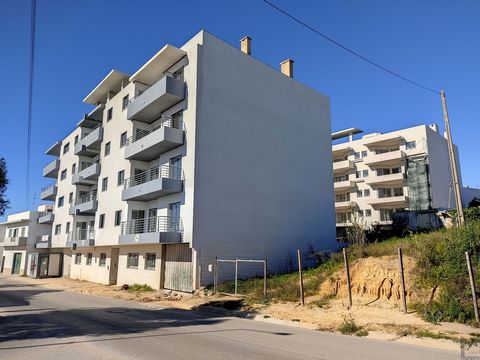 APPARTEMENT T2, dune superficie comprise entre 92m2 - 115m2 à Olhão. Cette propriété est située à Quelfes, à quelques minutes du marché dOlhão et à environ 20 minutes de laéroport de Faro. Le bâtiment où lappartement est inséré est dans la phase fina...