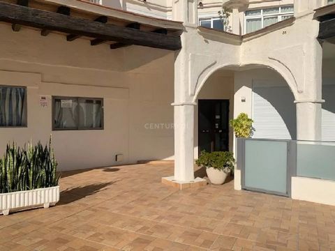 Commercial premises for sale in the center of Benalmádena in Puerto Deportivo street, has 60 m2 and in good condition. In the heart of Puerto Marina and the commercial area of the center and all services. Our office has comprehensive advice on the bu...