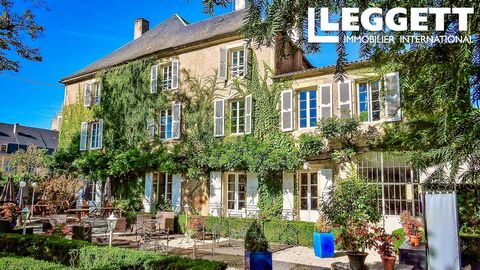 A18573AM24 - This 19th-century mansion has been tastefully remodeled into a charming hotel, located in the heart of an authentic Perigordian market town. Sitting on the river banks of the Vézère, near the famous Unesco World Heritage prehistoric site...
