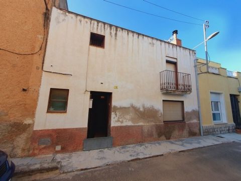 This house is close to Tortosa in the town of Reguers with a good access The street is very quiet On the ground floor there is a entrance hall a kitchen 16 m2 a laundry room a bathroom and three double bedrooms The second floor is diaphanous It has t...