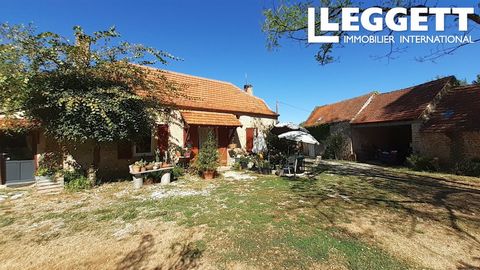A23926MAL46 - Near Limogne. Lovely stone house with outbuildings on 4849 m² of flat, enclosed land with well and fruit trees. * On the ground floor, pleasant and spacious 50 m² living room with open-plan kitchen, storeroom and another 9.5 m² room tha...