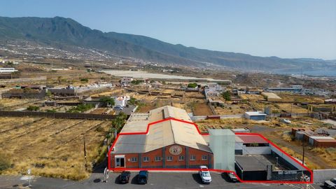 On the banks of the Autopista-La Hidalga TF-2 highway, an area that has experienced significant industrial growth in recent years, this warehouse is on a 902 m2 plot and a constructed area of 697 m2, just two minutes from the roundabout that connects...