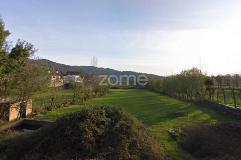 Identificação do imóvel: ZMPT560895 Terreno urbanizável, situado em Pedregais, Braga! Junto á estrada Municipal M532. Lote com 4068m2, com possibilidade de urbanizar. Possui bons acessos e está localizado numa zona muito acolhedora e tranquila. Zona ...