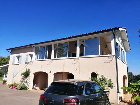 16MN FROM NEUVILLE SUR SAONE AND 11MN FROM VILLARD LES DOMBES In a dynamic village I offer you this exclusive property this magnificent villa of 163m2 on a flat plot of 5500M2, enclosed and wooded in a very quiet town. vis, very quiet residential are...