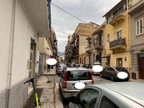 COURT OF PALERMO SINGLE LOT: Compendium consisting of movable and registered movable property consisting of: REAL ESTATE : The real estate acquired as part of the bankruptcy is part of a single building, located in Palermo via Monfenera at numbers fr...
