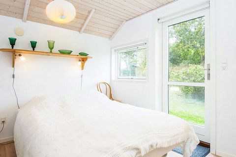Holiday cottage with whirlpool and sauna located on a large plot just a few hundred metres from a good beach with excellent opportunities for hiking. It is brightly decorated and the large glass sheds lets a lot of light into the house. There is also...