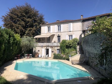 Quiet but a few steps from schools and amenities (including rail links to Angoulême and Bordeaux), this beautiful village house offers spacious accommodation with its 6 bedrooms and 3 large living rooms. Superb view from the street, the character tra...