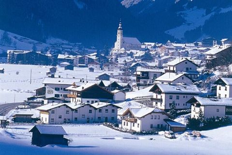 Deze modern ingerichte vakantiewoning in alpine stijl vormt een prima uitgangspunt voor berg- en wintersportliefhebbers. Geniet van je welverdiende vakantie omringd door de natuur! De indrukwekkende bergachtige wereld van het Stubaital kan worden ont...